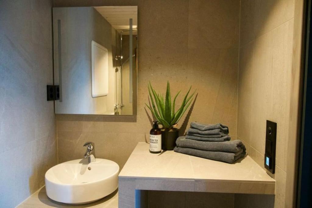 Seafront Apartment 亨宁斯韦尔 外观 照片